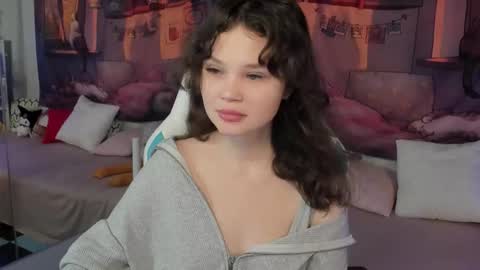 Emilyhaves online show from November 14, 6:43 pm