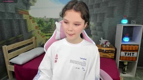 Emilyhaves online show from September 22, 11:09 pm