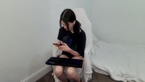 emilyfox5 online show from December 20, 3:13 am