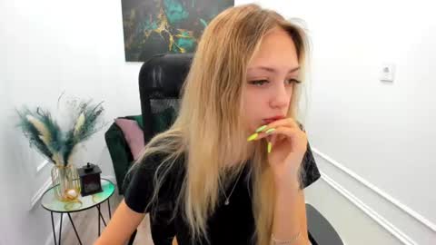Emily online show from July 7, 3:19 am