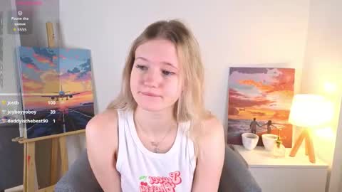 Snapshot of emilyhewell chatting on October 12, 1:31 am Emi online show from October 12, 1:31 am