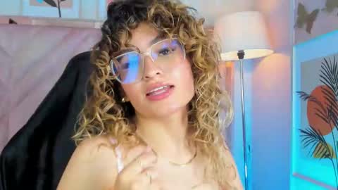 Emilyjonnes  online show from March 18, 8:04 pm