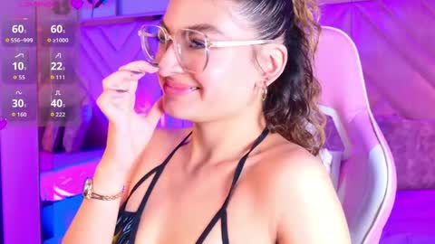 Emilyjonnes  online show from May 7, 9:10 pm