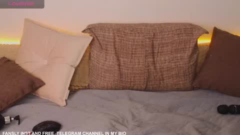 Snapshot of emilytrays chatting on January 11, 6:56 am Emily wish-list  online show from January 11, 6:56 am