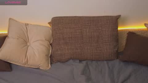 Snapshot of emilytrays chatting on January 22, 2:24 pm Emily wish-list  online show from January 22, 2:24 pm