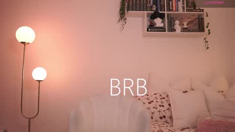 IG thickemmsss online show from February 19, 8:31 pm