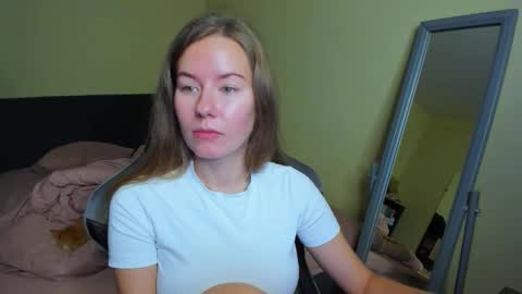 Snapshot of emilyy____ chatting on October 18, 11:03 am Emily online show from October 18, 11:03 am