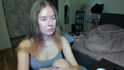 Snapshot of emilyy____ chatting on October 8, 11:05 am Emily online show from October 8, 11:05 am