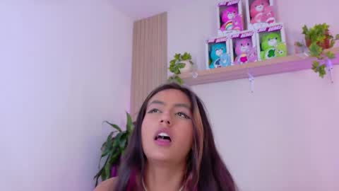 Emily Bank online show from May 15, 9:11 pm