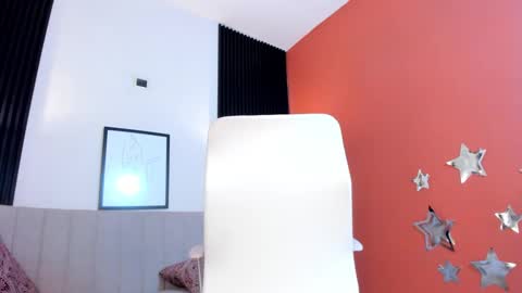 Snapshot of emilyy_kim chatting on October 1, 10:30 pm emilyy_kim online show from October 1, 10:30 pm