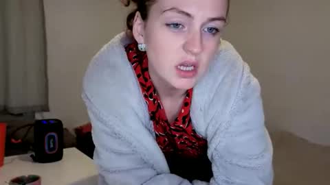 emliyjamesmjb online show from December 13, 8:37 pm