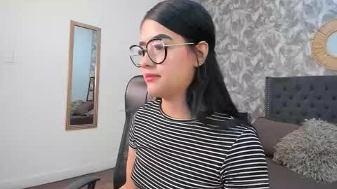 Snapshot of emma_1025 chatting on September 10, 1:34 pm emma  online show from September 10, 1:34 pm