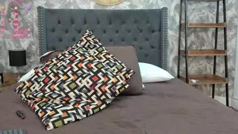 Snapshot of emma_1025 chatting on September 30, 1:21 pm emma  online show from September 30, 1:21 pm