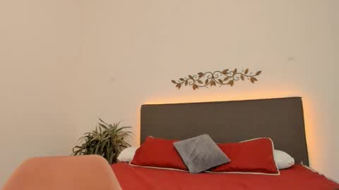 Snapshot of emma_1025 chatting on March 4, 11:00 pm emma  online show from March 4, 11:00 pm