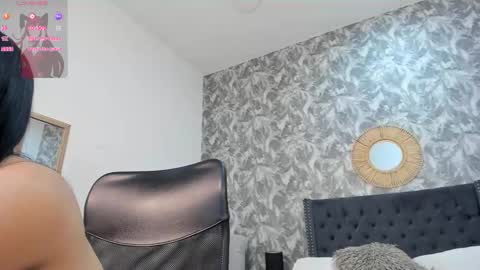 Snapshot of emma_1025 chatting on September 16, 12:07 pm emma  online show from September 16, 12:07 pm