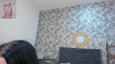 Snapshot of emma_1025 chatting on September 17, 12:30 pm emma  online show from September 17, 12:30 pm