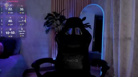 Snapshot of emma_____________ chatting on October 8, 10:16 pm online show from October 8, 10:16 pm