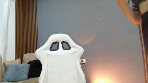 emma_and_aysha online show from January 16, 2:42 am