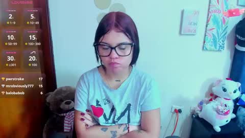 emma_boo_ online show from November 1, 3:44 pm