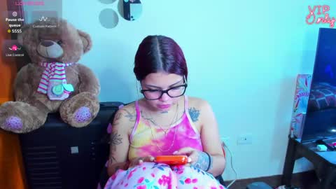 emma_boo_ online show from May 14, 5:33 pm