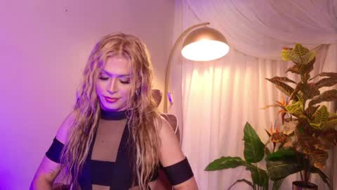 emma_dragon online show from April 8, 4:37 am