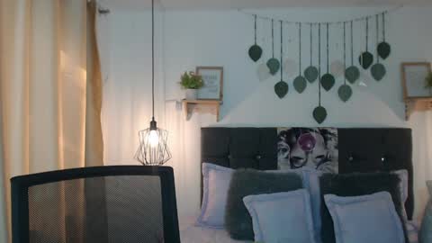 Tell me Emma online show from April 6, 1:45 pm