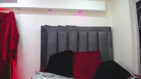 Snapshot of emma_jhomson chatting on September 25, 9:22 pm Emma 3 online show from September 25, 9:22 pm