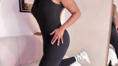 emma_jonness online show from February 23, 5:37 pm