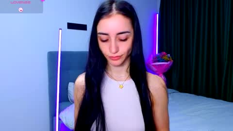 Emma online show from April 8, 3:04 pm