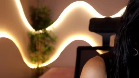 Emma online show from March 17, 9:20 pm