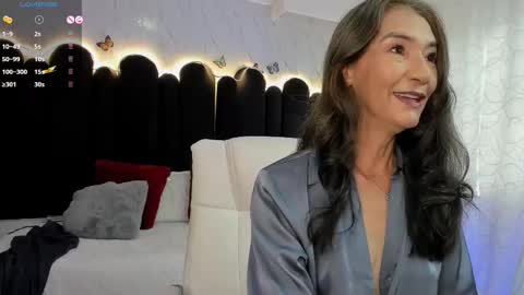 Snapshot of emma_mendoza chatting on October 9, 12:43 pm Emma online show from October 9, 12:43 pm