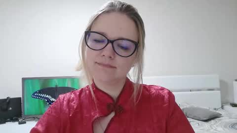 emma_misty_ online show from March 16, 8:57 pm