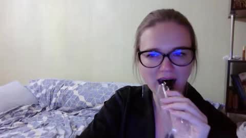 emma_misty_ online show from October 22, 4:19 pm