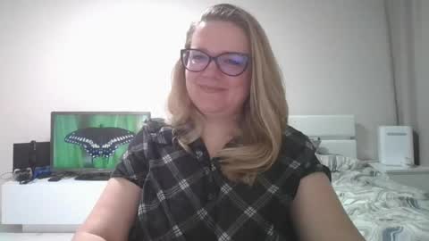 emma_misty_ online show from April 27, 7:44 pm