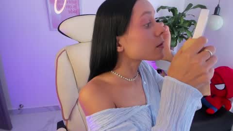 Emma online show from April 3, 3:52 pm