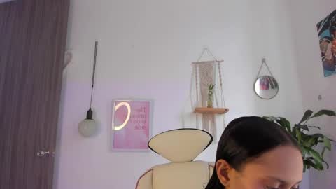 Emma online show from April 6, 6:20 pm