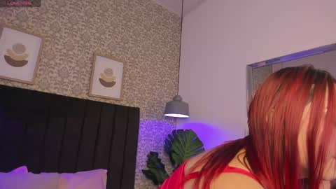emma_velvet_ online show from April 24, 1:24 pm