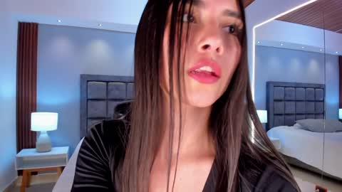 Snapshot of emmaa_robertts chatting on December 19, 5:29 pm Emma Everyday From 0530 to 1430 Col Time online show from December 19, 5:29 pm