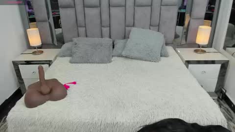 EMMA HILL online show from January 9, 11:05 am