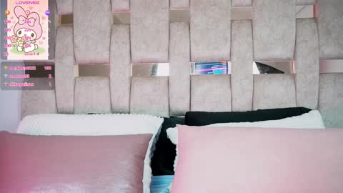 emmajohanson online show from November 15, 7:59 pm