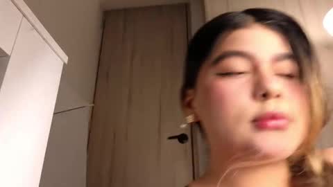 Snapshot of emmalee_a chatting on October 12, 11:17 pm Emma online show from October 12, 11:17 pm