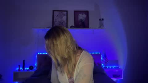 emmaonlyx1 online show from June 6, 3:01 am