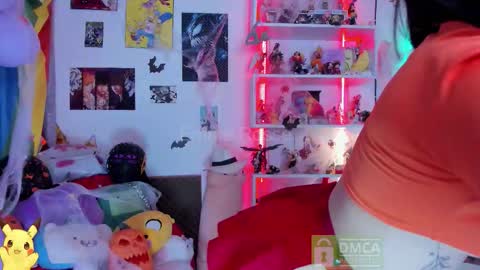 Snapshot of emmarosse11 chatting on October 25, 7:03 pm Emma online show from October 25, 7:03 pm