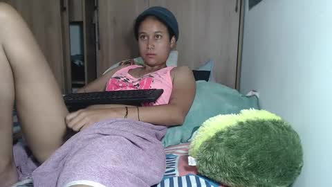 emmasweet95 online show from December 3, 5:48 am