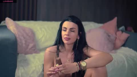 Emma online show from January 9, 8:25 pm