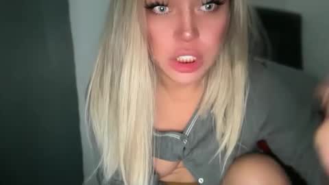 YourDreamGirl Emma  online show from April 3, 8:27 pm