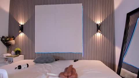 emmazc_ online show from December 18, 11:33 pm