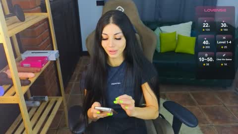 Mia online show from November 22, 7:34 pm