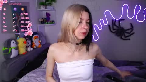 emmie_everly online show from April 13, 7:40 pm