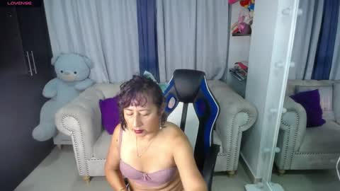 Snapshot of emmilychevalier chatting on January 17, 1:15 am Emmily online show from January 17, 1:15 am